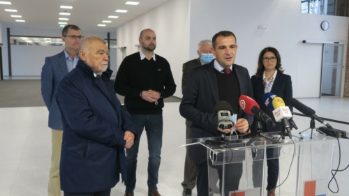 Bivsi-predsjednik-RH-Mesic-posjetio-tvrtku-Cateks-Metalsku-jezgru-i-Riznicu-Medimurja-9