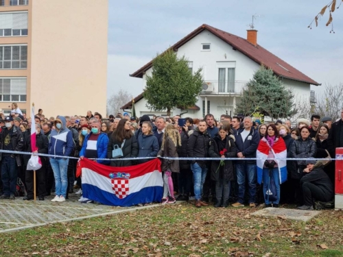 Dan-sjecanja-na-zrtve-Domovinskog-rata-i-Dan-sjecanja-na-zrtvu-Vukovara-i-Skabrnje-6