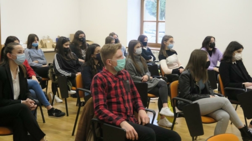 EDIC-Cakovec-okupio-srednjoskolce-na-konferenciji-mladih-o-sigurnosti-rada-na-Internetu-i-online-nastavi-3