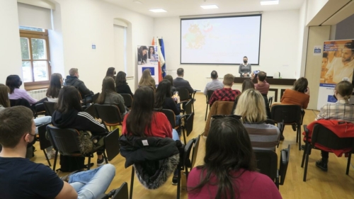 EDIC-Cakovec-okupio-srednjoskolce-na-konferenciji-mladih-o-sigurnosti-rada-na-Internetu-i-online-nastavi-7