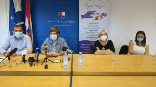 Pocetna-konferencija-projekta-Pruzi-ruku-1