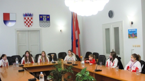 Prijem-Cakoveckih-mazoretkinja-kod-gradonacelnice-foto-2