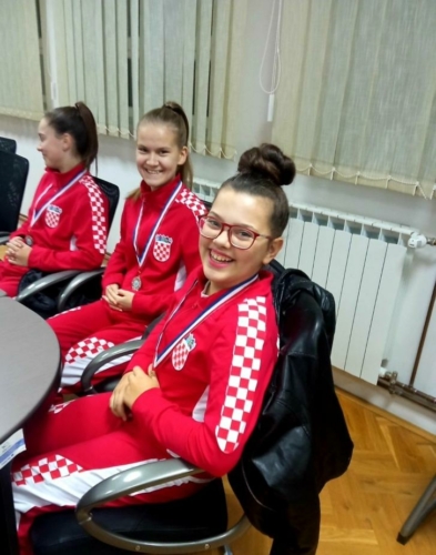 Sjajne-mazoretkinje-Goricana-na-prijemu-kod-nacelnika-4f00