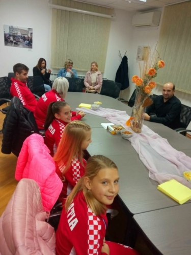 Sjajne-mazoretkinje-Goricana-na-prijemu-kod-nacelnika-e127