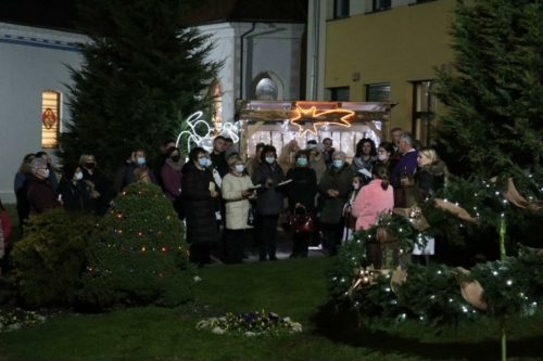 Upaljena 1 adventska svijeca SMNM-10