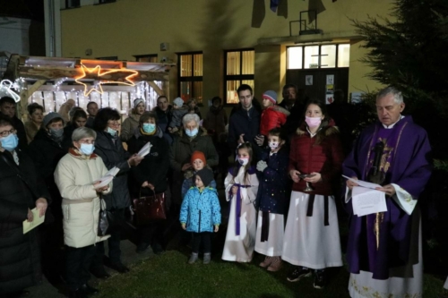 Upaljena 1 adventska svijeca SMNM-13