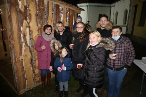 Upaljena 1 adventska svijeca SMNM-16