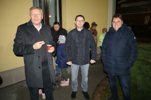 Upaljena 1 adventska svijeca SMNM-18