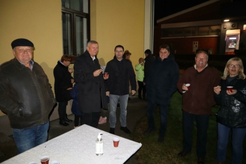 Upaljena 1 adventska svijeca SMNM-21