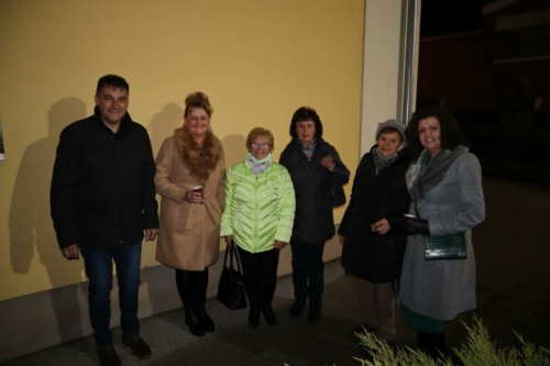 Upaljena 1 adventska svijeca SMNM-25