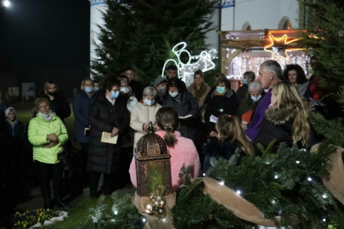 Upaljena 1 adventska svijeca SMNM-28
