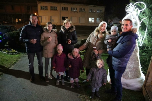 Upaljena 1 adventska svijeca SMNM-3