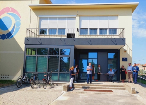Zupan-Posavec-pozdravio-prvasice-u-Osnovnoj-skoli-Nedelisce-u-kojoj-je-zavrsena-investicija-rekonstrukcije-skolske-zgrade-vrijedna-pola-milijuna-kuna-26