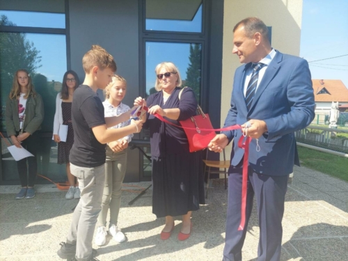 Zupan-Posavec-pozdravio-prvasice-u-Osnovnoj-skoli-Nedelisce-u-kojoj-je-zavrsena-investicija-rekonstrukcije-skolske-zgrade-vrijedna-pola-milijuna-kuna-31